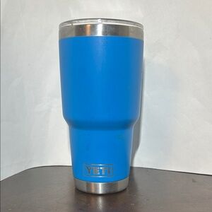 Yeti 30 oz Blue Stainless Steel Tumbler - preowned